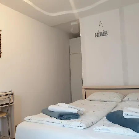 בית אירוח Sandra Ii *